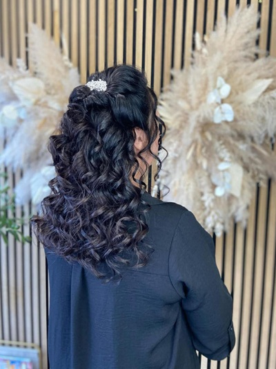 wavy bridal hair at My Hair Guru in Paisley Glasgow wavy bridal hair at My Hair Guru in Paisley Glasgow
